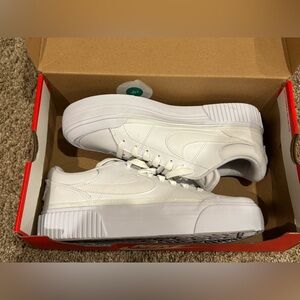 Women’s Nike Court Legacy Lift shoes